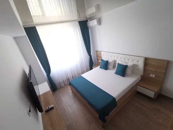 2 bedrooms, iron/ironing board, free WiFi