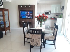 Dining - 308, Luxury Penthouse near the beach (Bombas)