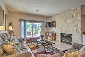 TV, fireplace, DVD player - Palm Desert Country Club Home w/ Pool Access! (Palm Desert)