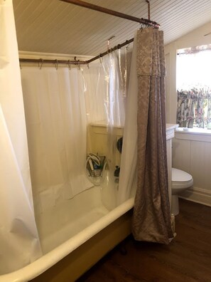 Combined shower/bathtub, hair dryer, towels, soap