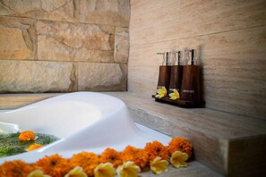 Duschwanne, Whirlpool, Haartrockner, Bidet