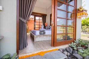 4 habitaciones, tabla de planchar con plancha, internet y ropa de cama 