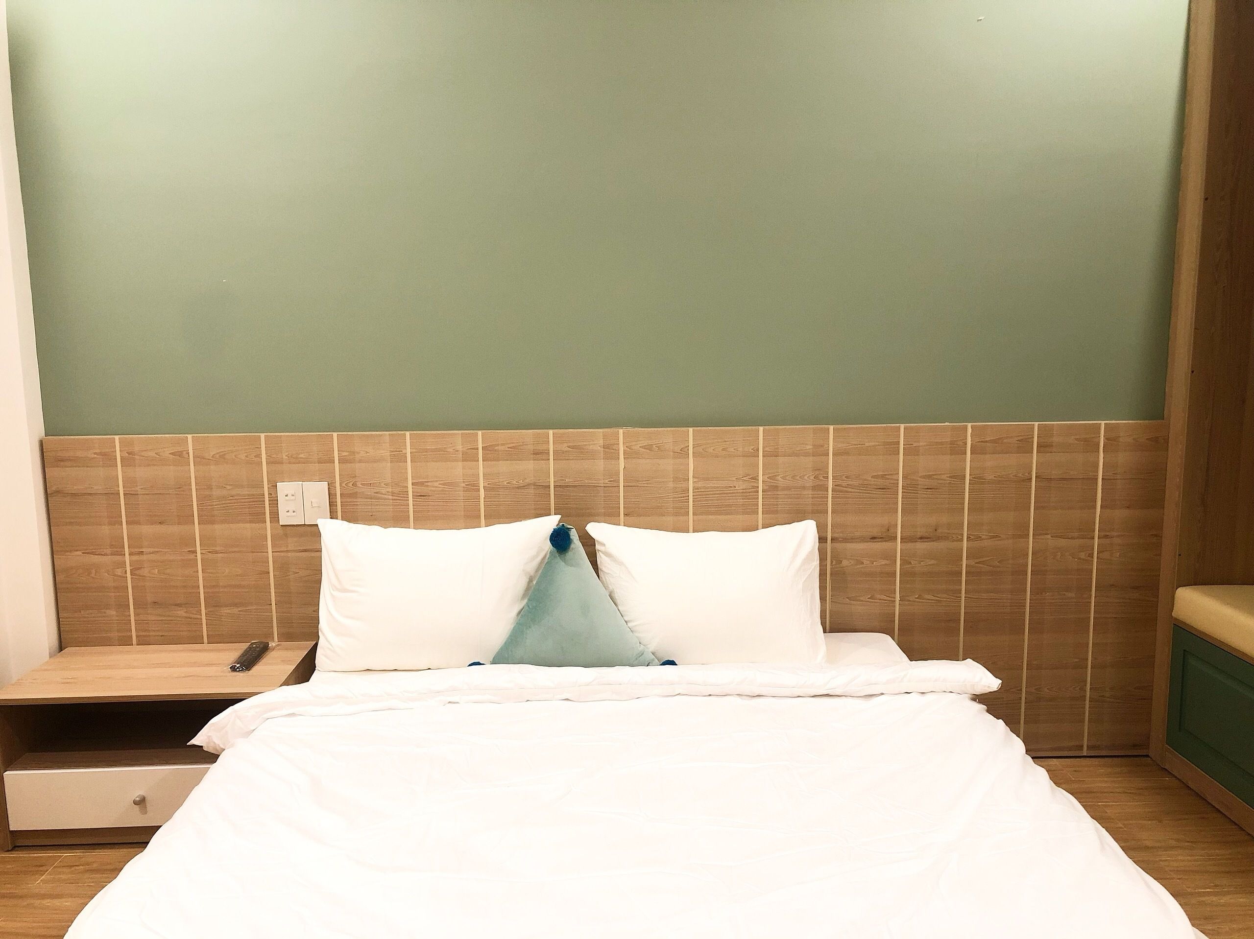 Enkeltrom | Minibar, individuelt innredet, skrivebord og blendingsgardiner