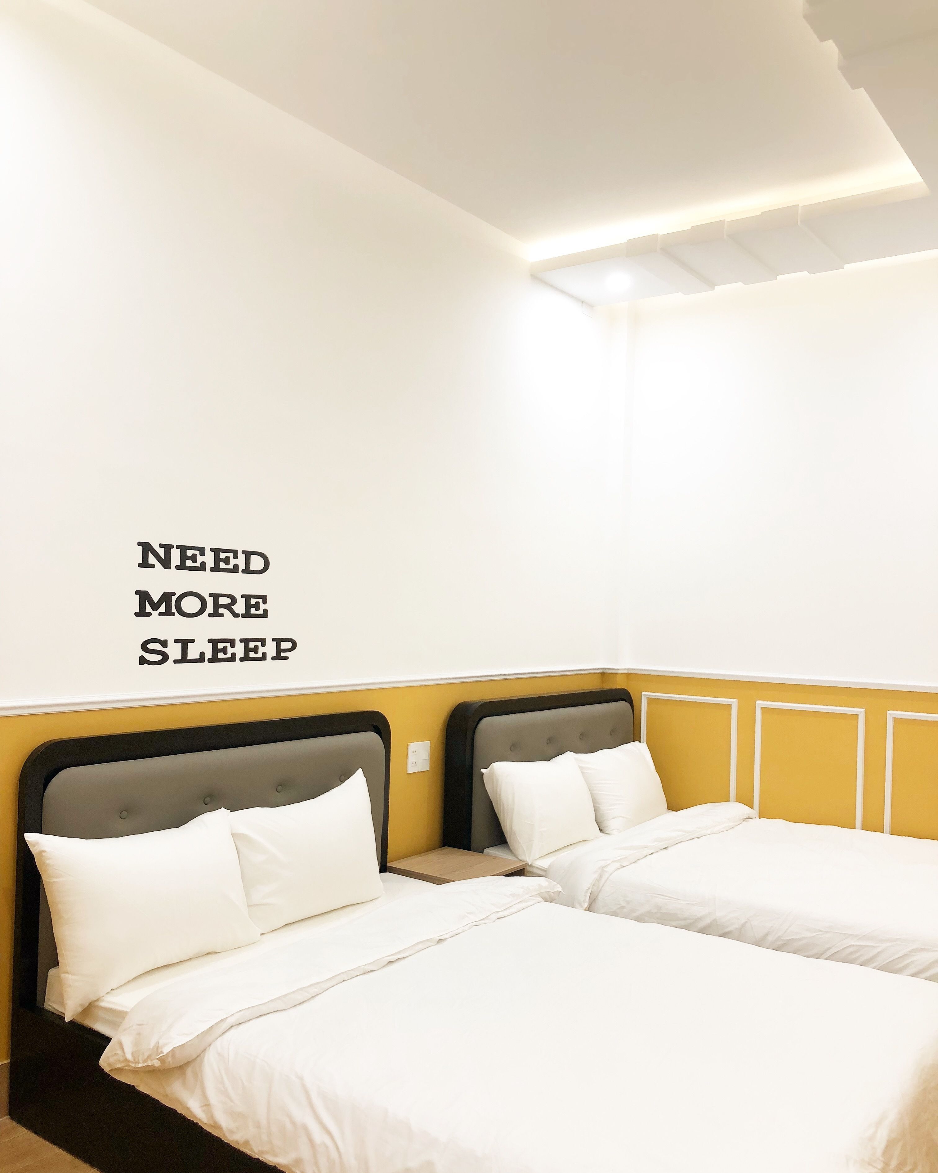 Dobbeltrom | Minibar, individuelt innredet, skrivebord og blendingsgardiner