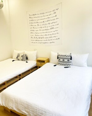 Minibar, individuelt innredet, skrivebord og blendingsgardiner