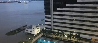 Luxury Guayaquil 2BR Apartmentプエルトサンタアナ