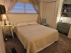 2 slaapkamers, een strijkplank/strijkijzer, gratis wifi, beddengoed