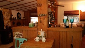 Interior - Hosting the NFL Sunday Ticket, Your ultimate weekend destination, La Fish Camp. (Hernando)