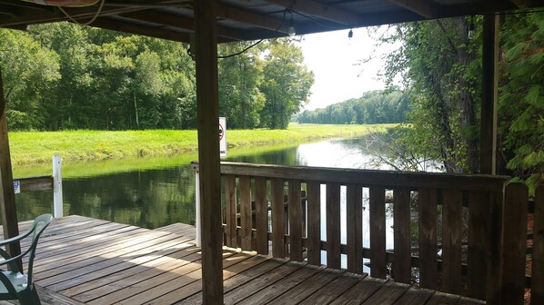 Property grounds - Hosting the NFL Sunday Ticket, Your ultimate weekend destination, La Fish Camp. (Hernando)