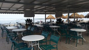 Outdoor dining - It's time for Flip Flops at Playa Royale (Nuevo Vallarta)
