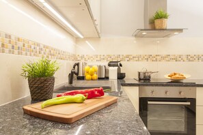 Refrigerador, horno, parrilla de estufa y lavavajillas
