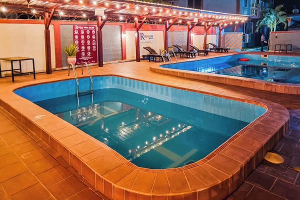2 outdoor pools, sun loungers