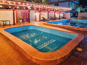 2 outdoor pools, pool loungers - Rhogem Hotel (Sekondi-Takoradi)