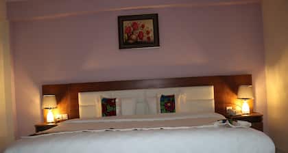 Rhogem Hotel