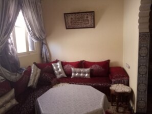 Téléviseur, jeux vidéo, lecteur de DVD, sélection de films