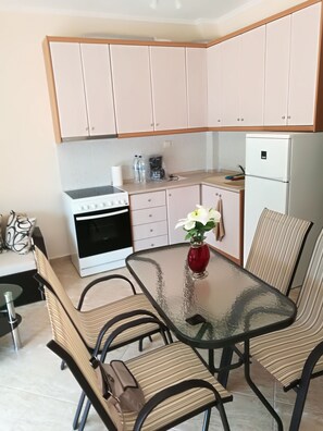 Fridge, oven, coffee/tea maker, cookware/dishes/utensils