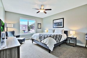 8 bedrooms, desk, iron/ironing board, WiFi