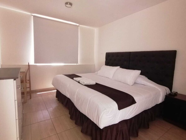 Executive Double Room | Individually decorated, individually furnished, desk, laptop workspace - El Mirador de Cortaderas (Arequipa)