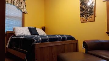 3 habitaciones, tabla de planchar con plancha, wifi y ropa de cama