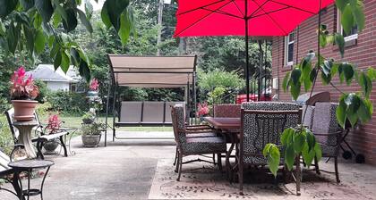 Puhdas, turvallinen, talo täynnä teräspalloja ja vanhoja pelikonsoleja