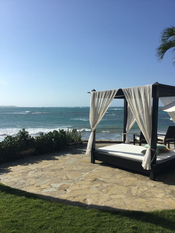 Terrace/patio - BEACHFRONT STUDIO APARTMENT WITH GREAT VIEW OF THE OCEAN. (Cabarete)