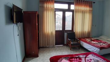 9 bedrooms, desk, free WiFi