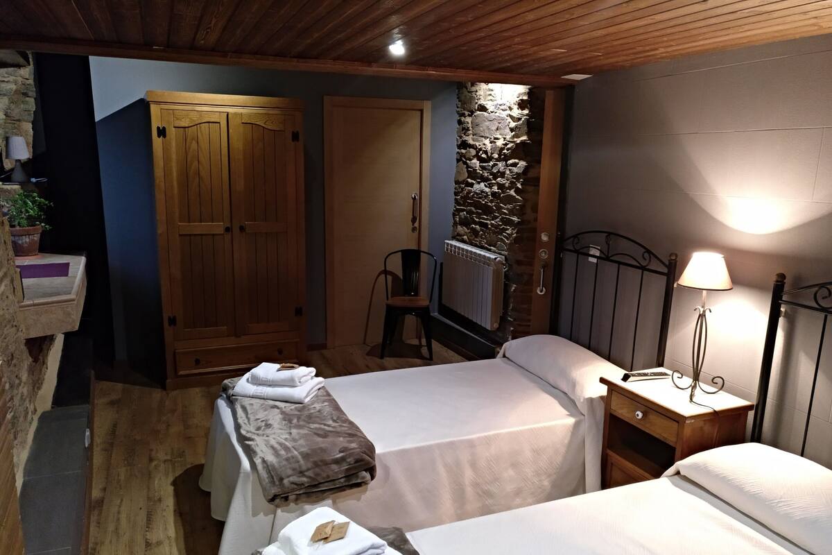 Twin Room | Rollaway beds, free WiFi, bed sheets
