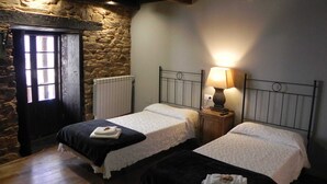 Twin Room - Albergue Atrio - Hostel (Triacastela)