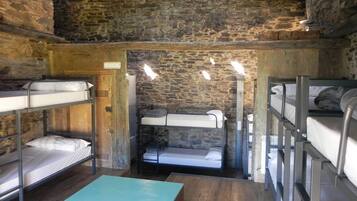 Dormitorio compartido, mixto (1 cama en cuarto de 12 plazas) | Camas extra, wifi gratis y ropa de cama