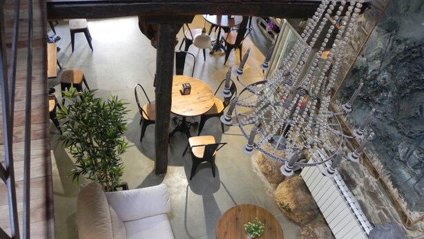 Lobby sitting area - Albergue Atrio - Hostel (Triacastela)