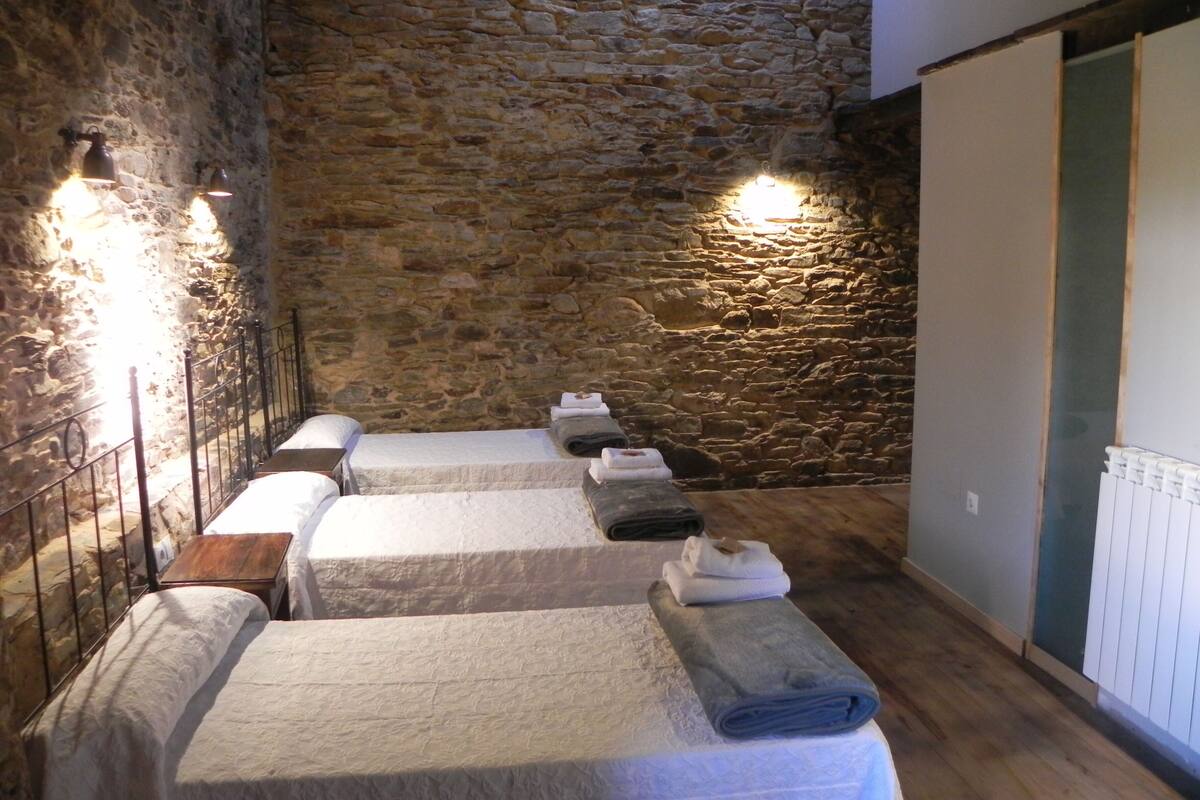 Triple Room | Rollaway beds, free WiFi, bed sheets