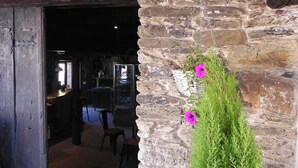 Property entrance - Albergue Atrio - Hostel (Triacastela)