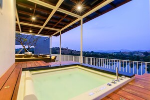 Penthouse with Lake View | Djupt badkar