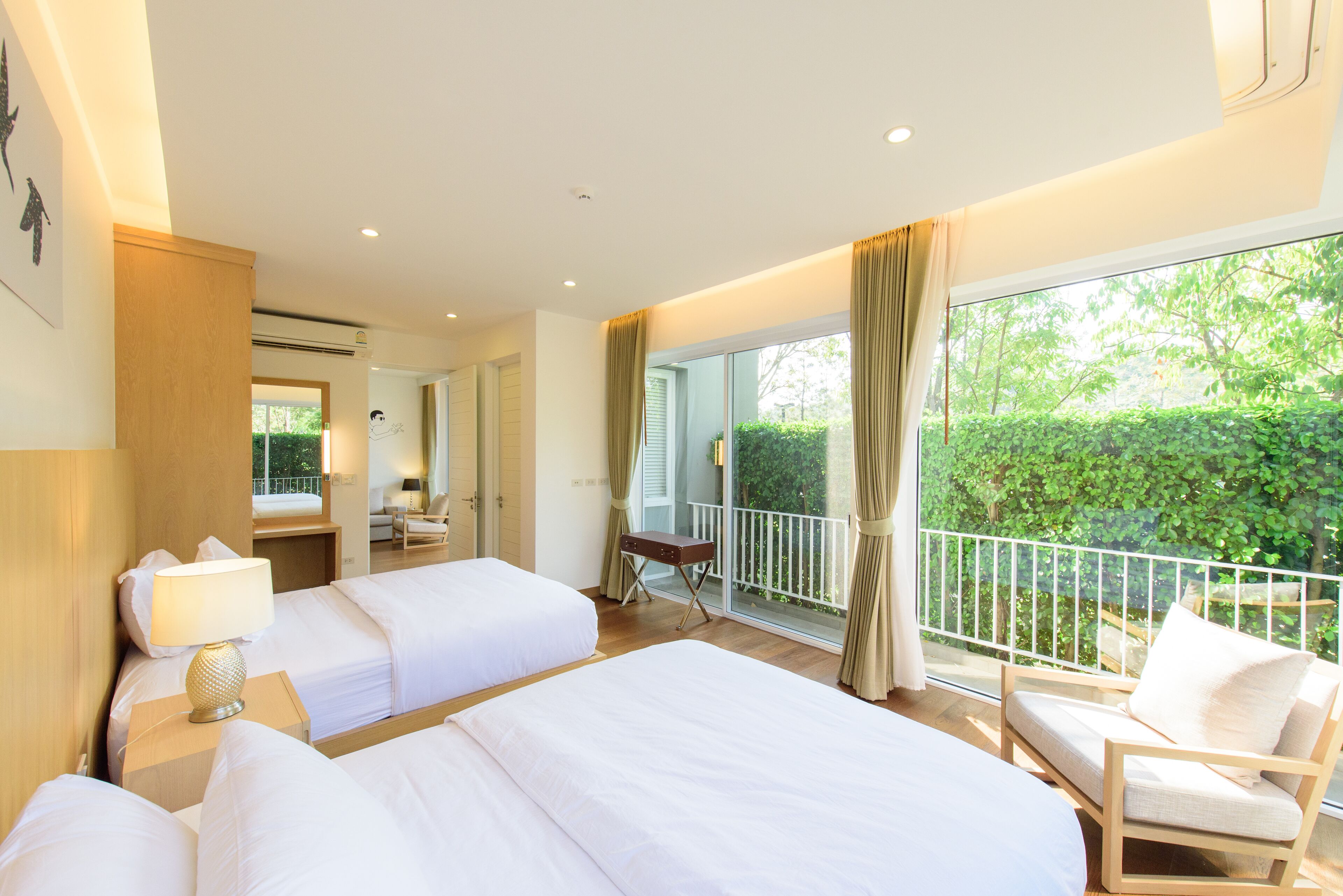 Deluxe suite, 1 slaapkamer, uitzicht op tuin | Een kluis op de kamer, individueel gedecoreerd, individueel gemeubileerd