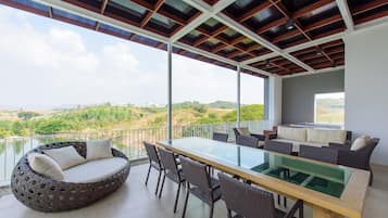 Penthouse with Lake View | Balcony