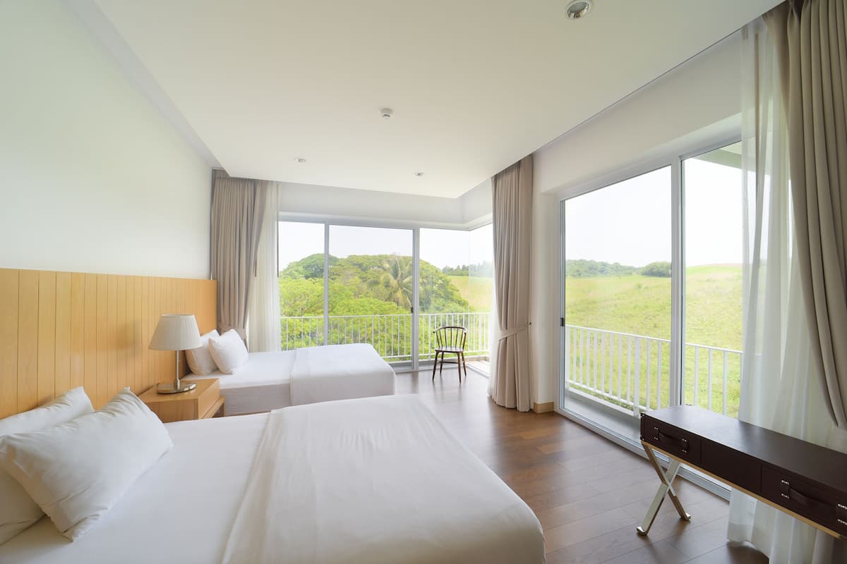 Suite with Creek View | 2 bedrooms, in-room safe, individually decorated, individually furnished