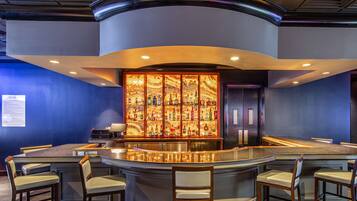 2 bars/lounges