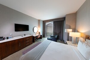 Deluxe Room, 1 King Bed, Non Smoking | Iron/ironing board, free rollaway beds, free wired internet, bed sheets