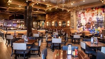 3 restaurants; breakfast, lunch, dinner, and brunch served