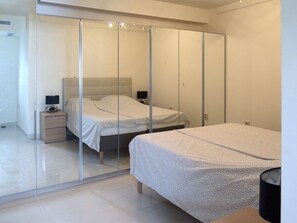 3 bedrooms, in-room safe, iron/ironing board, WiFi - 136 A First Line Banus sleeps 6 (Marbella)