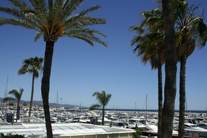 On the beach - 136 A First Line Banus sleeps 6 (Marbella)