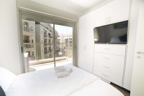 2 slaapkamers, geluiddichte muren, een strijkplank/strijkijzer, wifi