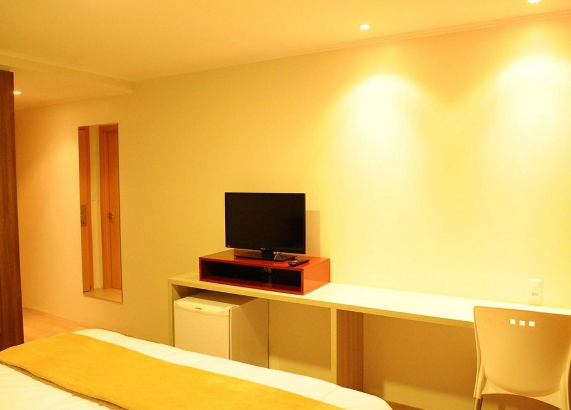 blackout curtains, soundproofing, free wifi, bed sheets