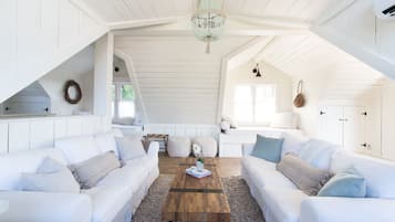 Smart TV, fireplace, offices