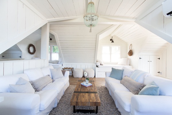 Smart TV, chimenea y oficina