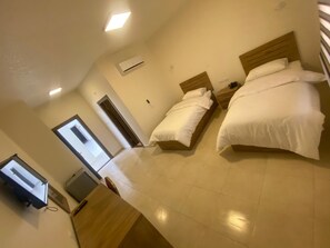 Habitación con 2 camas individuales | Minibar