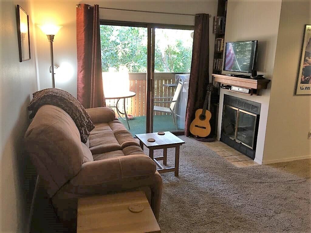 Clean/Quiet Top Floor, Heated Parking, Near Trails!