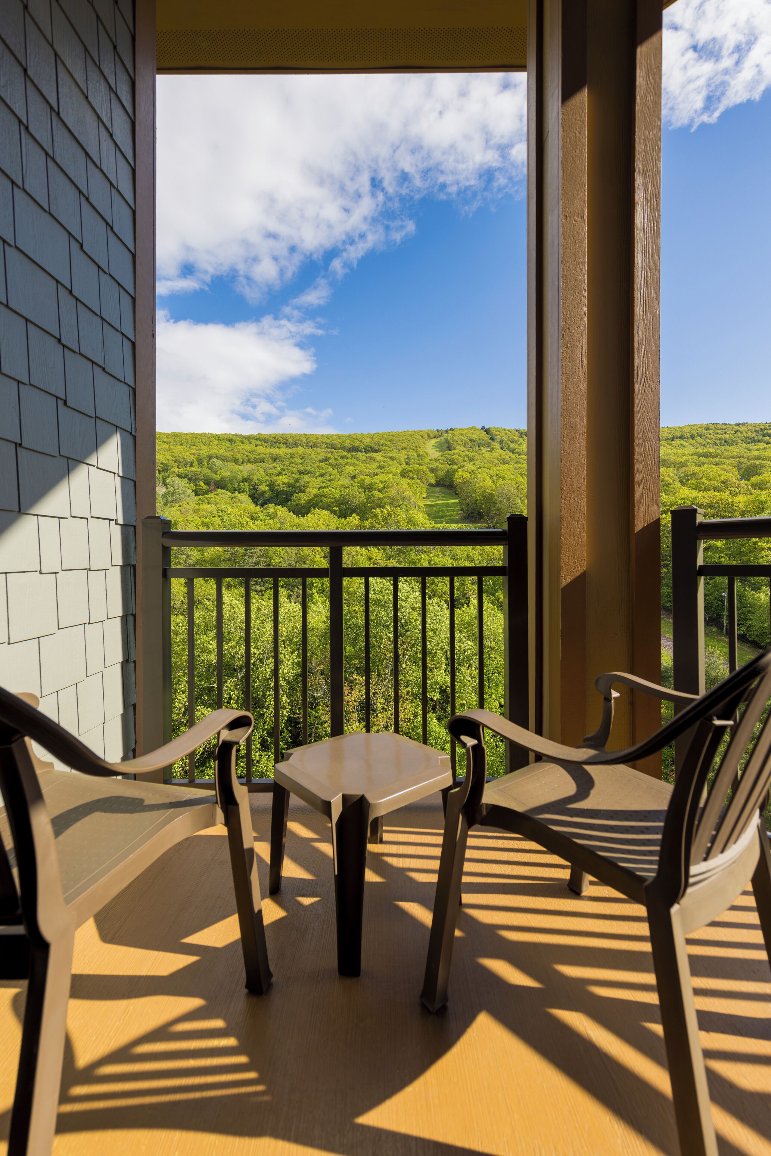 Quarto superior, várias camas (Two Bedroom Suite with Balcony) | Terraço/pátio