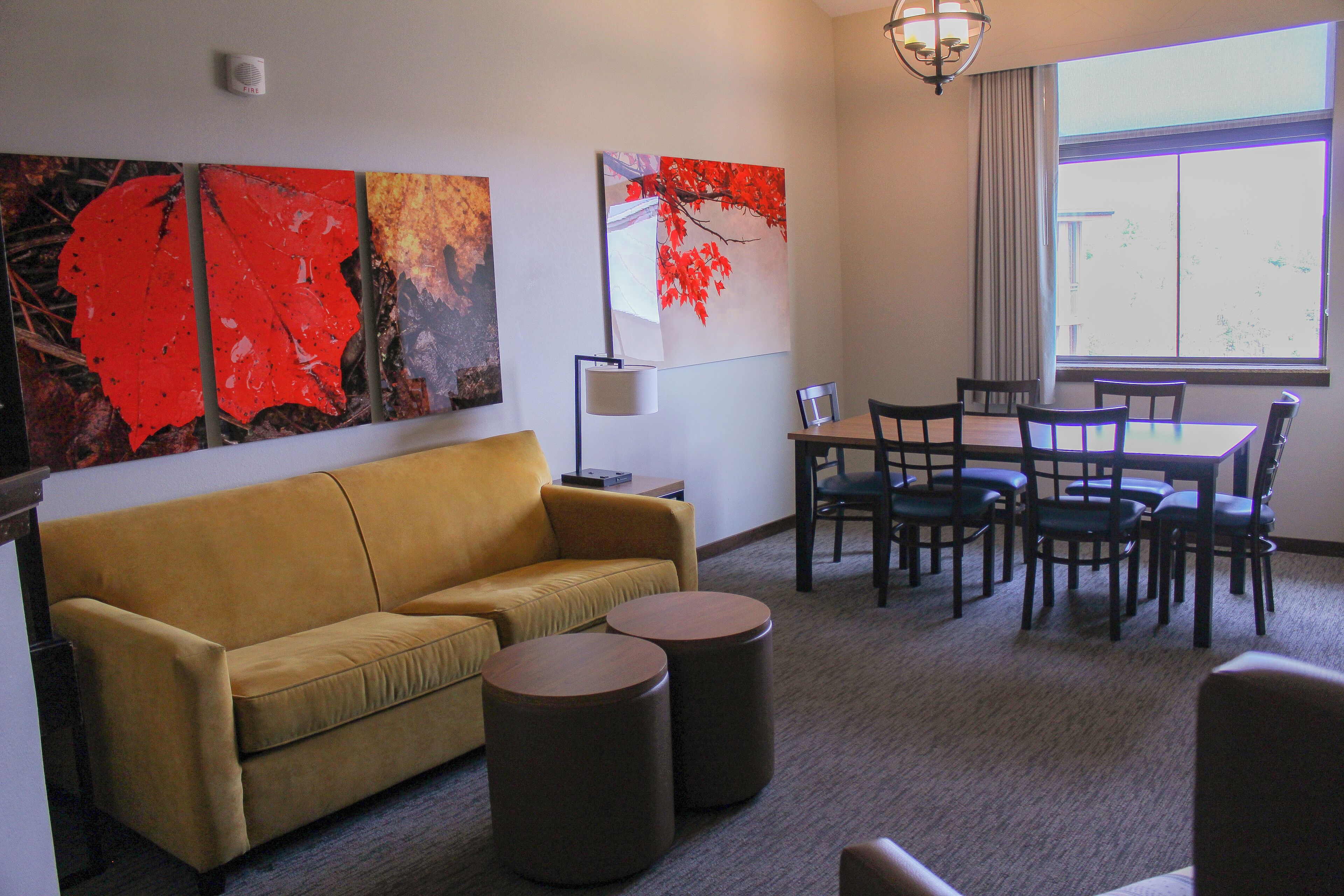 Suite, meerdere bedden (Two Bedroom Loft) | Een kluis op de kamer, een strijkplank/strijkijzer, gratis wifi