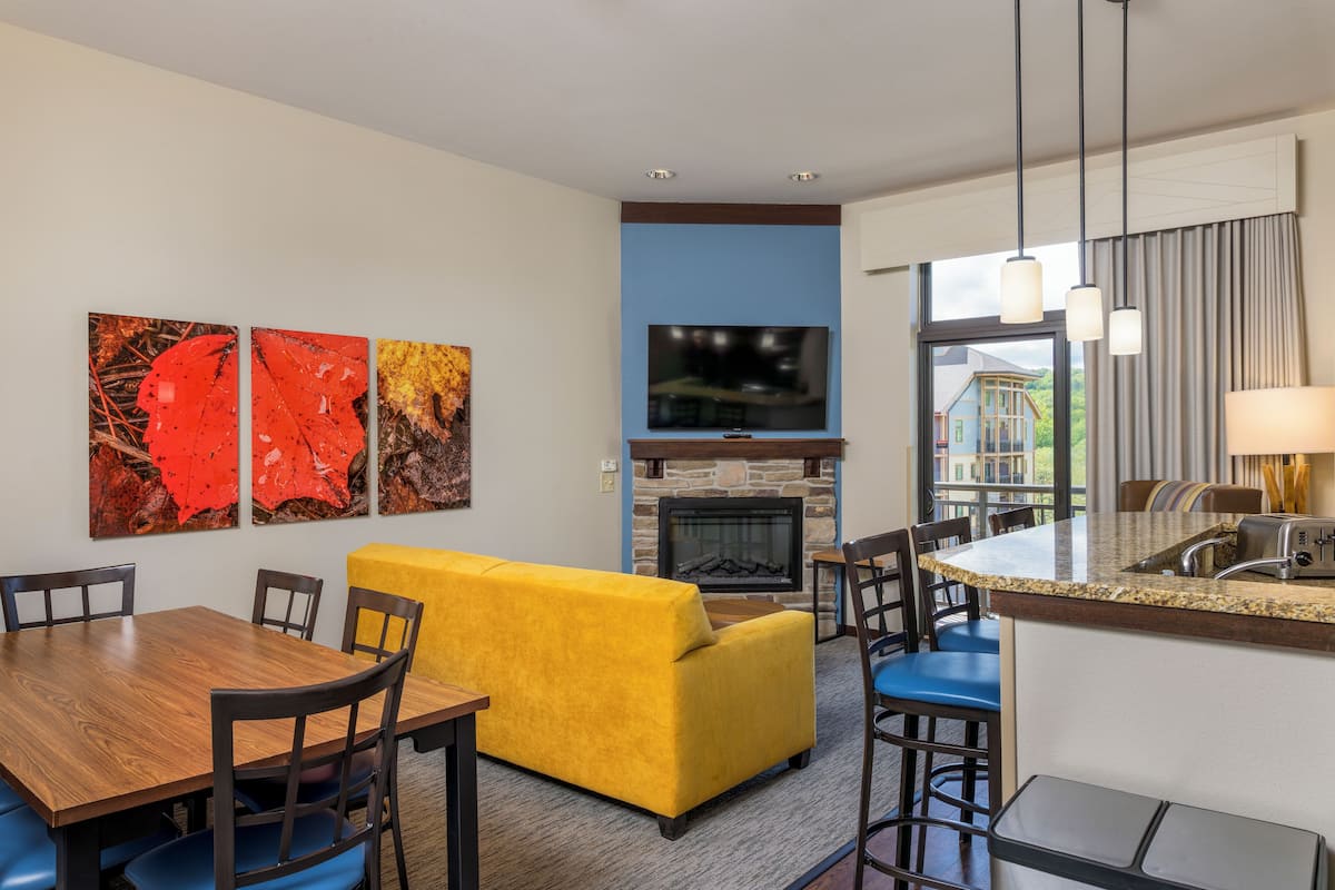 Superior kamer, meerdere bedden (Two Bedroom Condo) | Een kluis op de kamer, een strijkplank/strijkijzer, gratis wifi